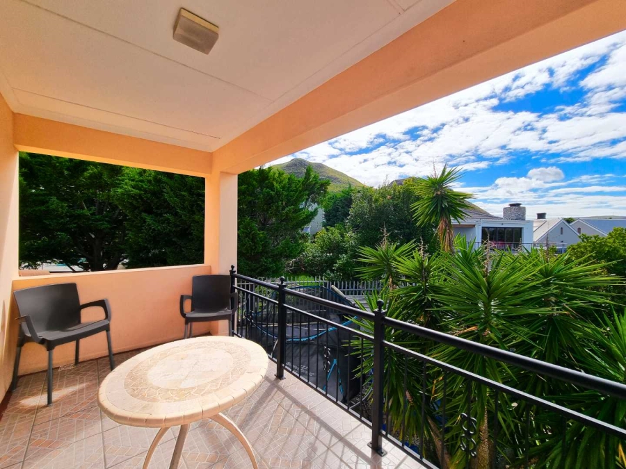 5 Bedroom Property for Sale in Chanteclair Western Cape